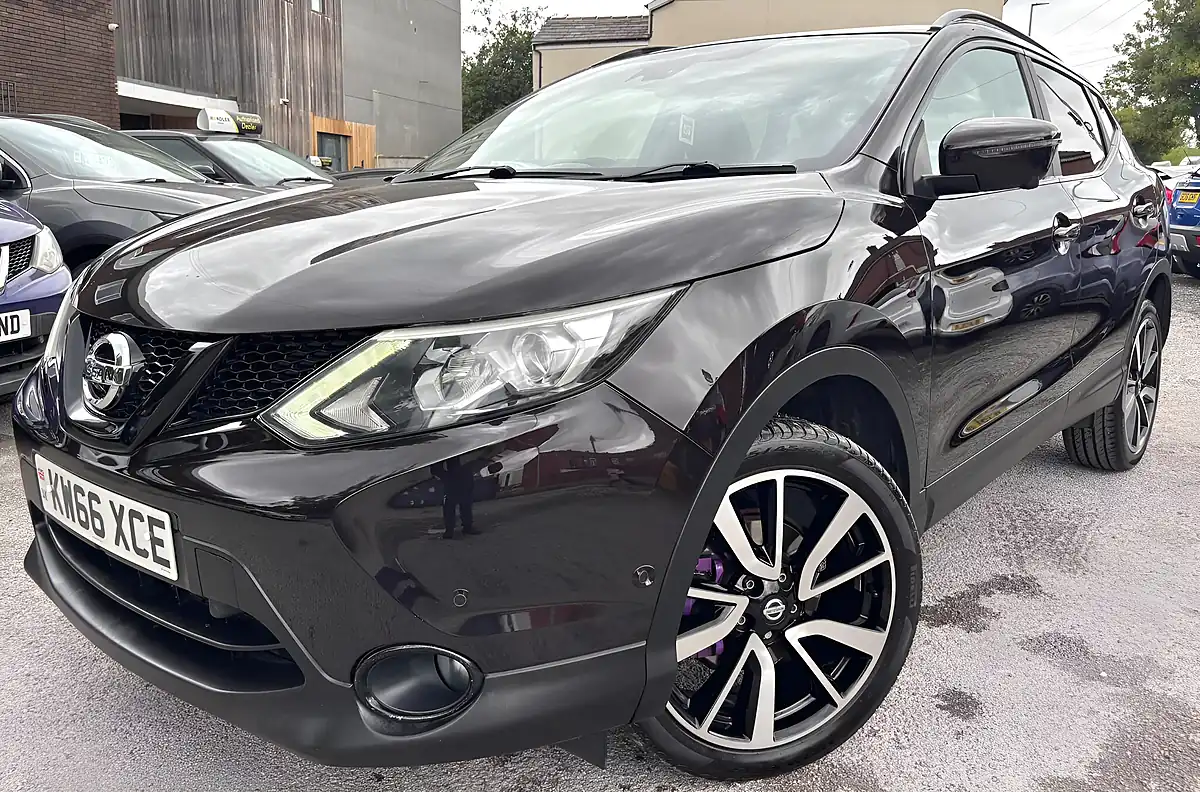 Used 2017 Nissan Qashqai Tekna Xtron Black - Interior and Exterior details 4