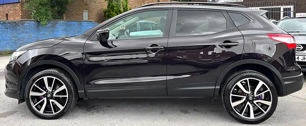 Used 2017 Nissan Qashqai Tekna Xtron Black - Interior and Exterior details 5