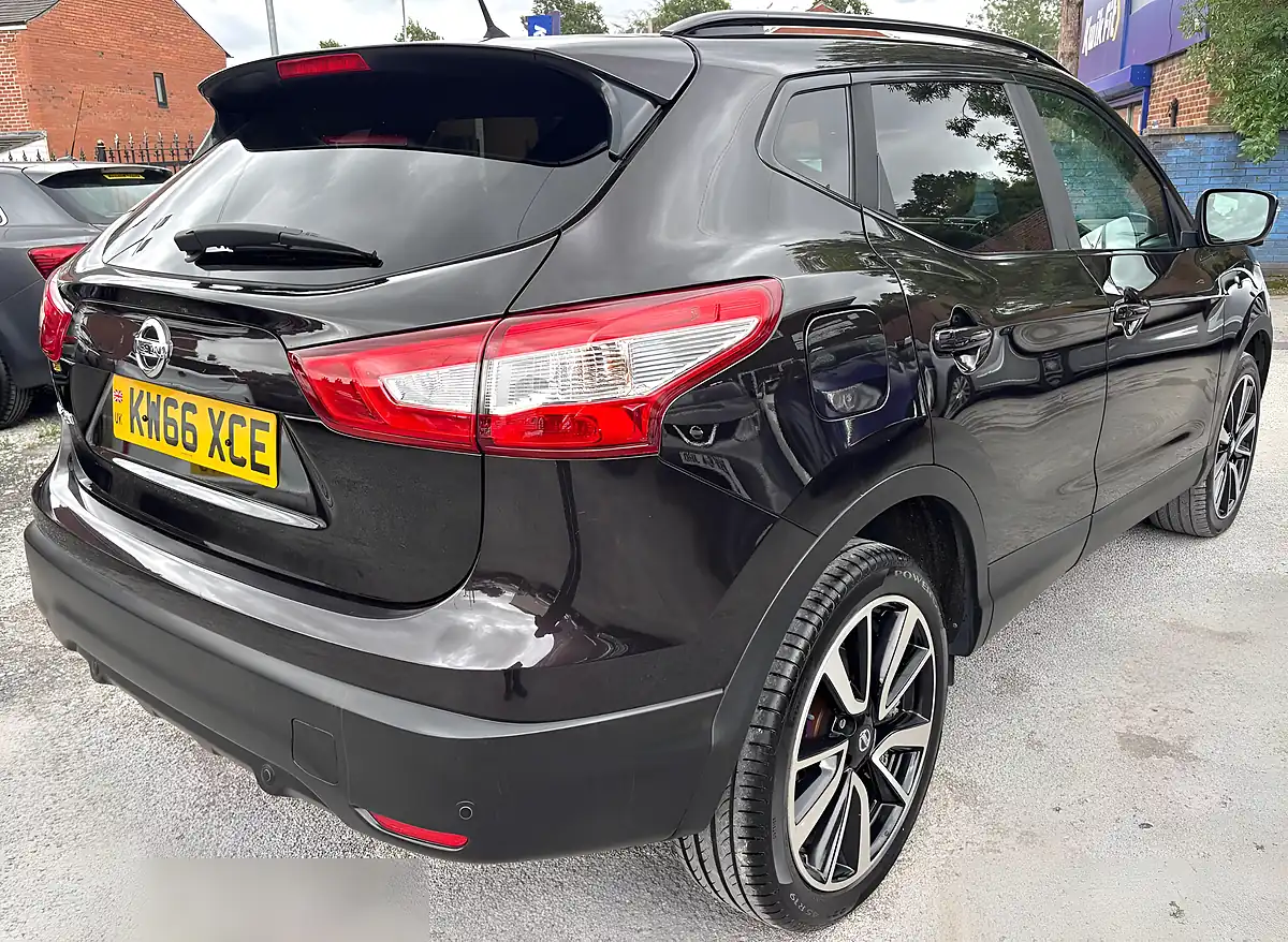 Used 2017 Nissan Qashqai Tekna Xtron Black - Interior and Exterior details 8