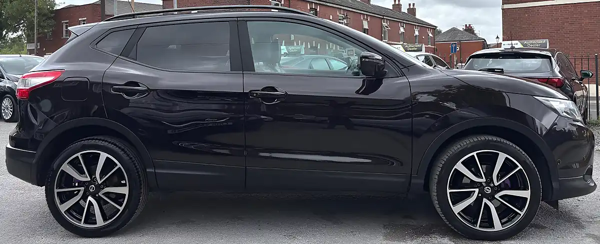 Used 2017 Nissan Qashqai Tekna Xtron Black - Interior and Exterior details 9