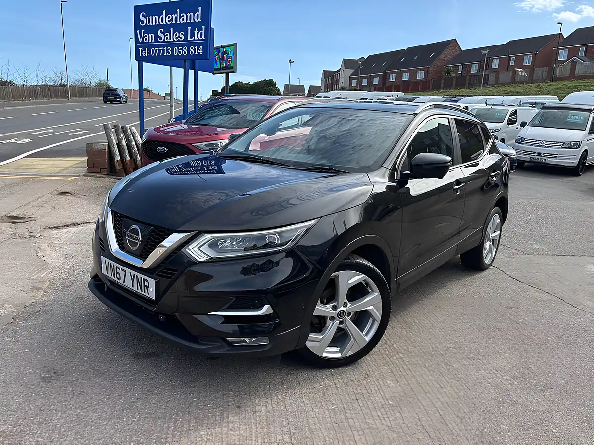 Used 2017 Nissan Qashqai Tekna Xtron Black - Front View