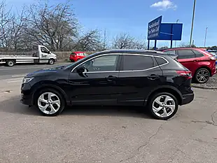 Used 2017 Nissan Qashqai Tekna Xtron Black - Interior and Exterior details 10
