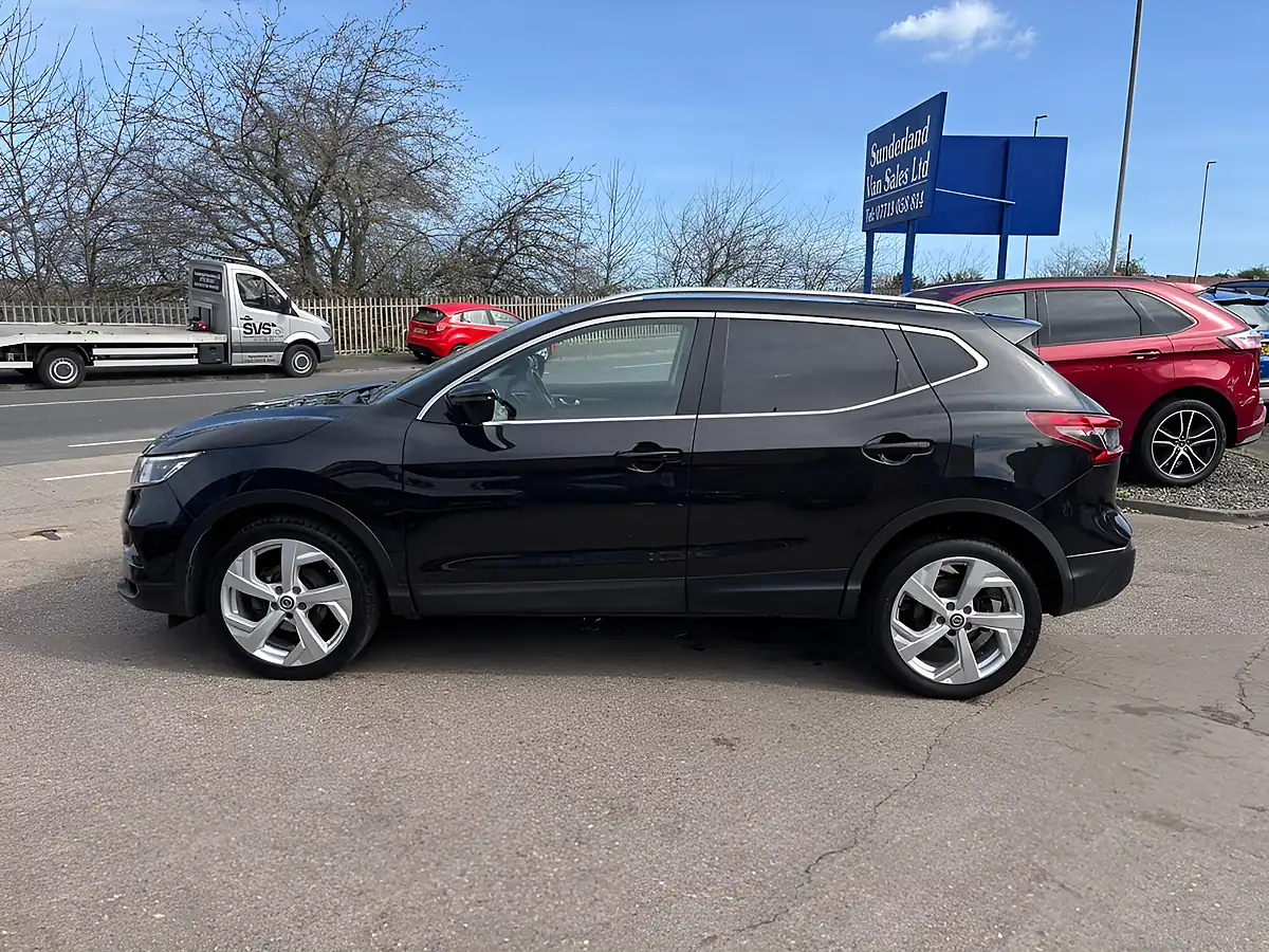 Used 2017 Nissan Qashqai Tekna Xtron Black - Interior and Exterior details 10