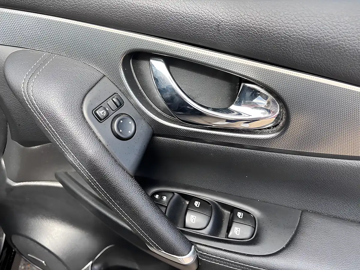 Used 2017 Nissan Qashqai Tekna Xtron Black - Interior and Exterior details 17
