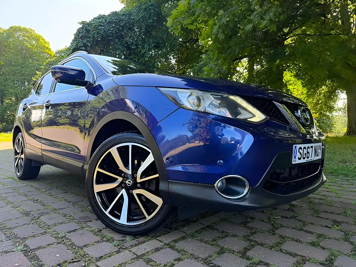 Used 2017 Nissan Qashqai Tekna Xtron Blue - Front View