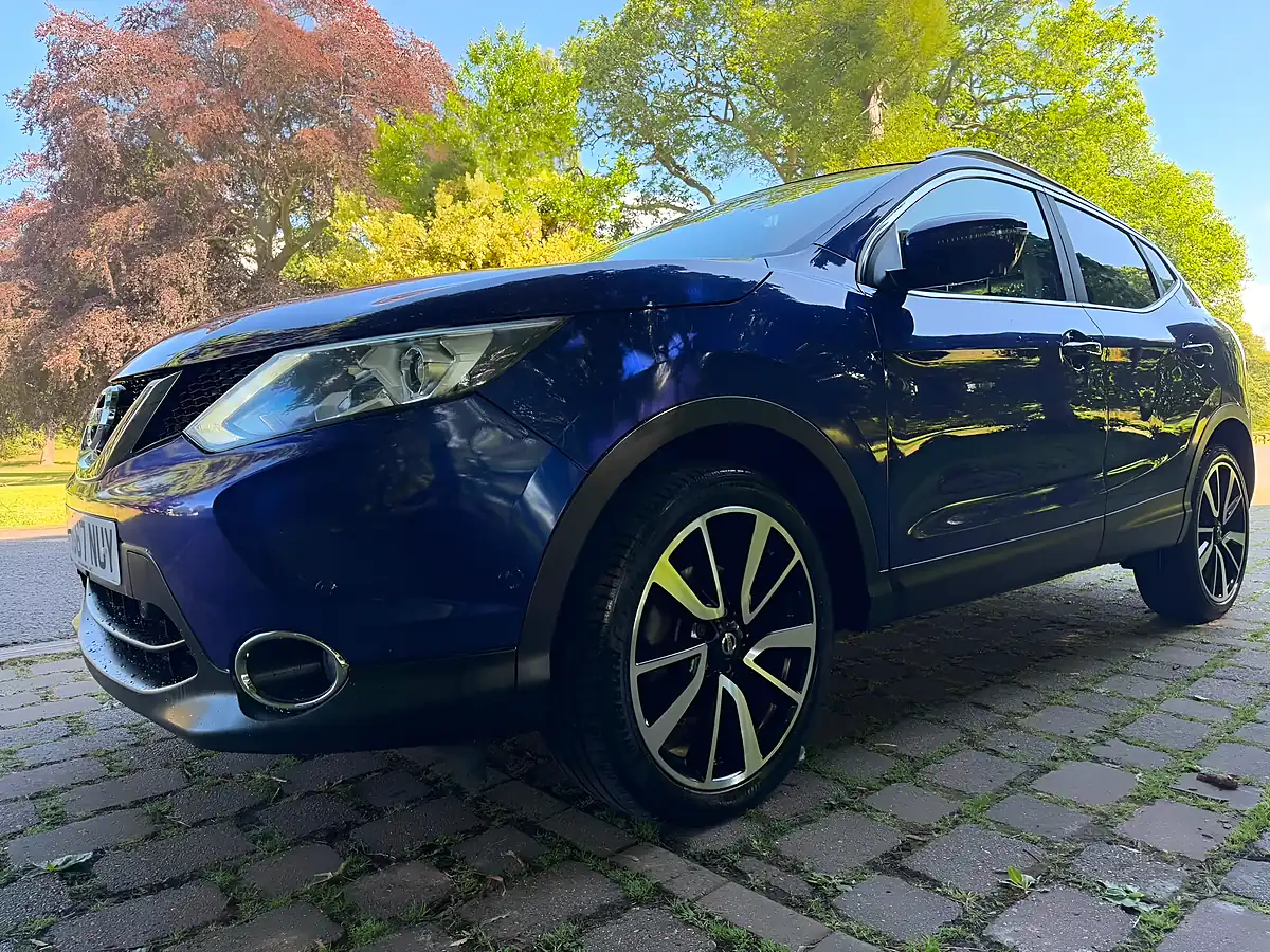 Used 2017 Nissan Qashqai Tekna Xtron Blue - Interior and Exterior details 3