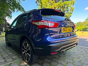 Used 2017 Nissan Qashqai Tekna Xtron Blue - Interior and Exterior details 4