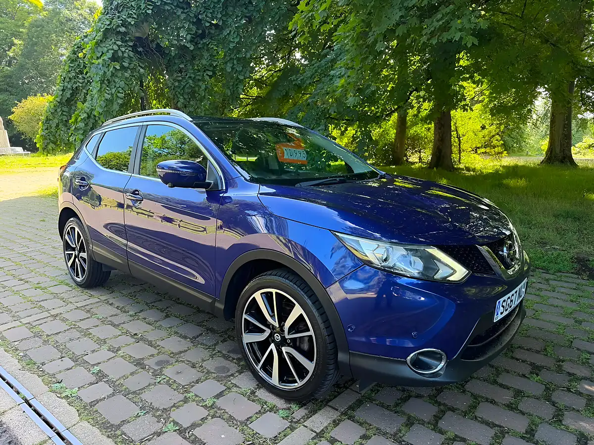 Used 2017 Nissan Qashqai Tekna Xtron Blue - Interior and Exterior details 8