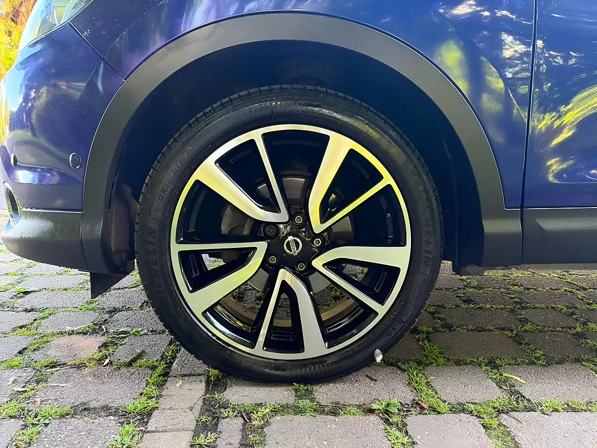 Used 2017 Nissan Qashqai Tekna Xtron Blue - Interior and Exterior details 9