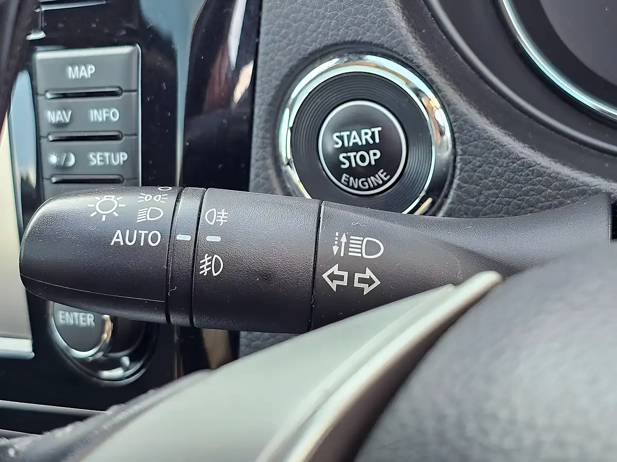 Used 2017 Nissan Qashqai Tekna Xtron Grey - Interior and Exterior details 14