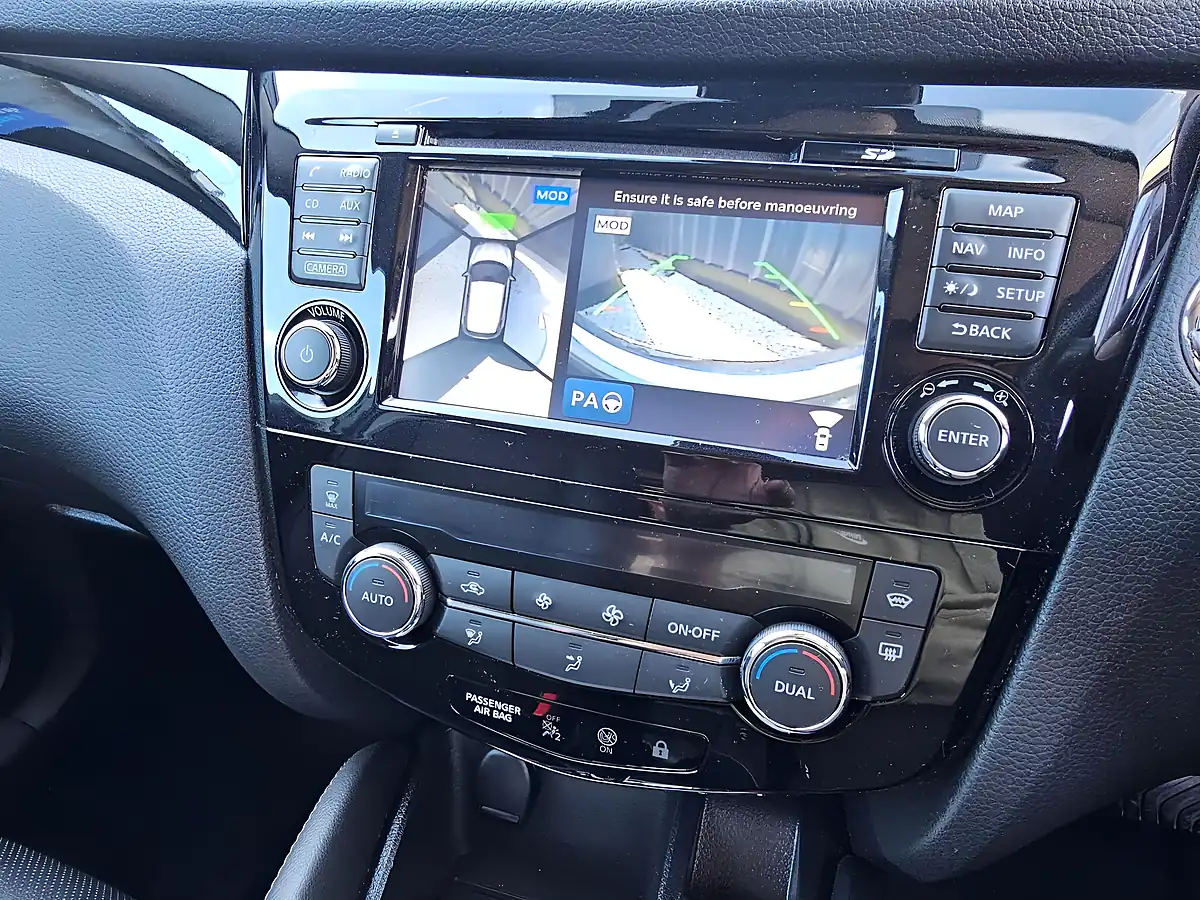 Used 2017 Nissan Qashqai Tekna Xtron Grey - Interior and Exterior details 17
