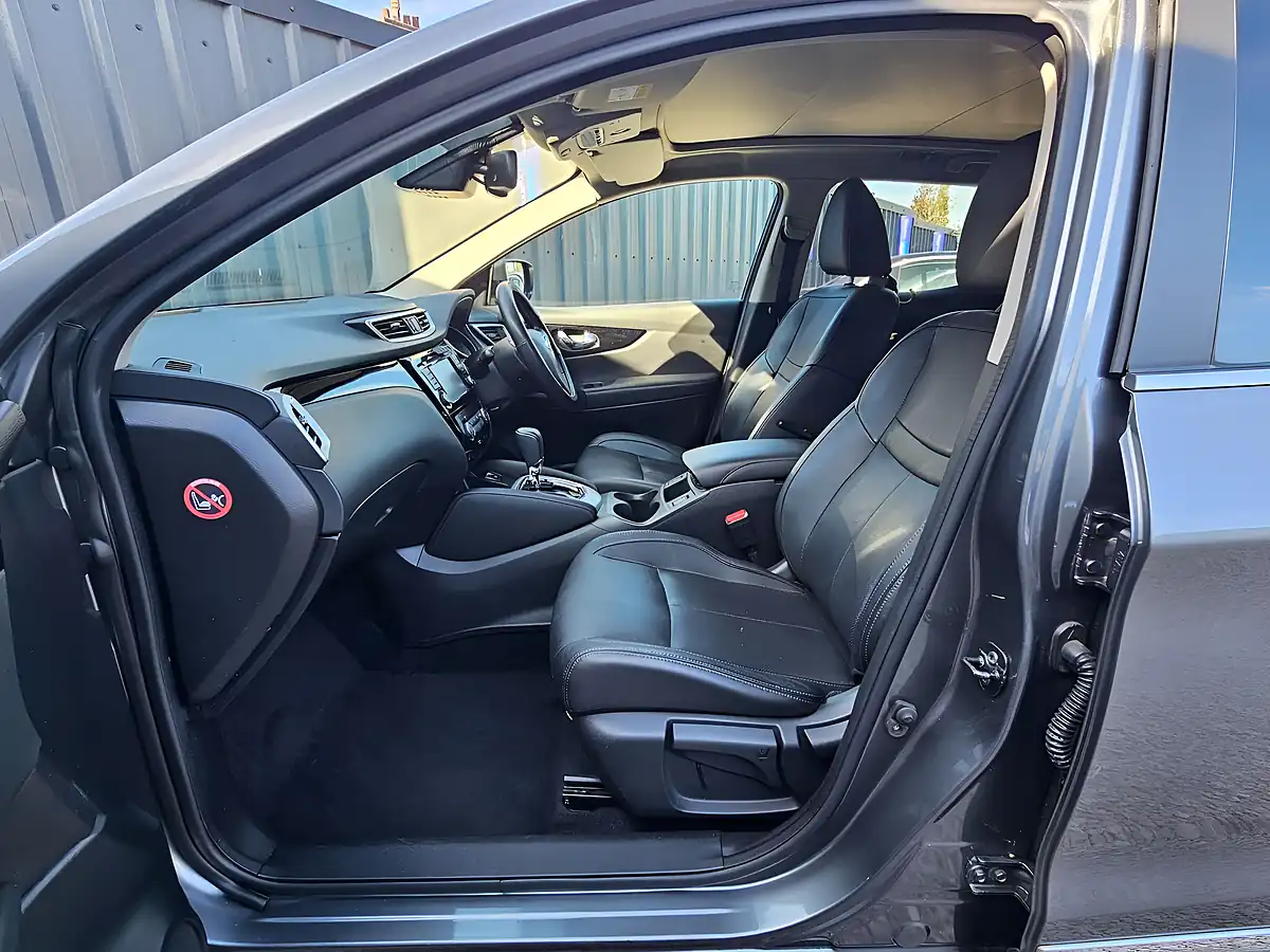 Used 2017 Nissan Qashqai Tekna Xtron Grey - Interior and Exterior details 19