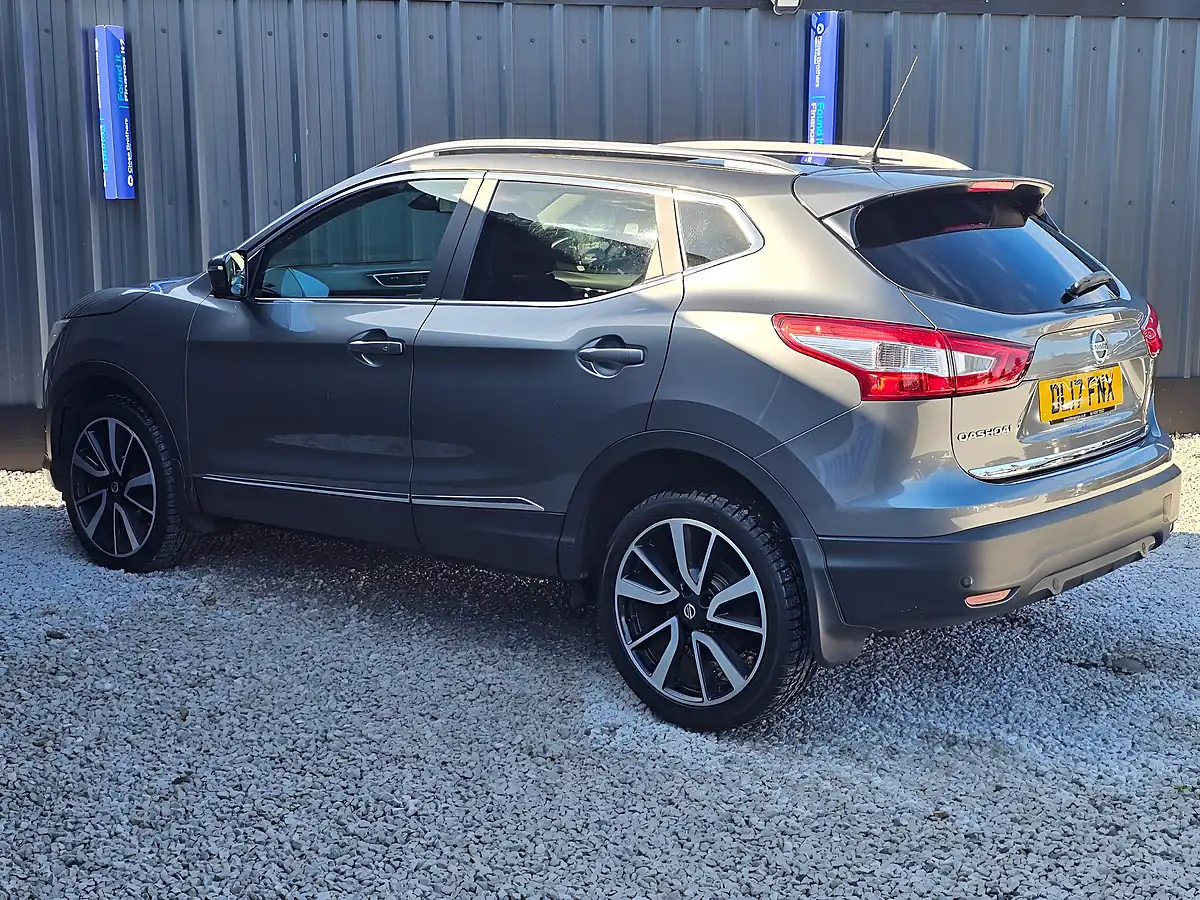 Used 2017 Nissan Qashqai Tekna Xtron Grey - Interior and Exterior details 4