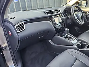 Used 2017 Nissan Qashqai Tekna Xtron Grey - Interior and Exterior details 8