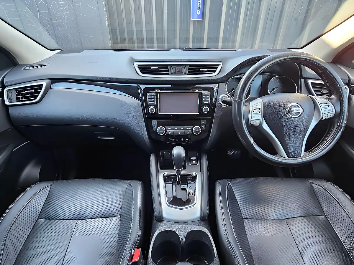 Used 2017 Nissan Qashqai Tekna Xtron Grey - Interior and Exterior details 9