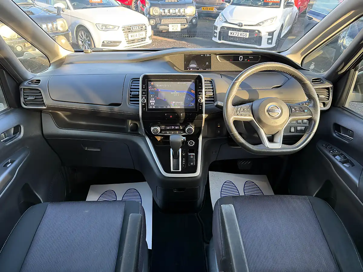 Used 2017 Nissan Serena Highway Star Propilot Edition Black - Interior and Exterior details 3