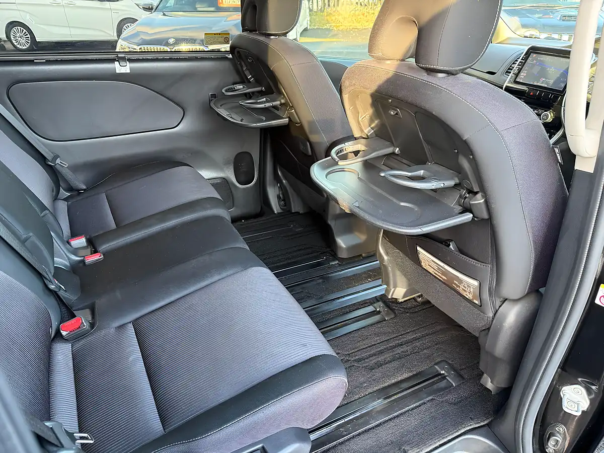 Used 2017 Nissan Serena Highway Star Propilot Edition Black - Interior and Exterior details 4