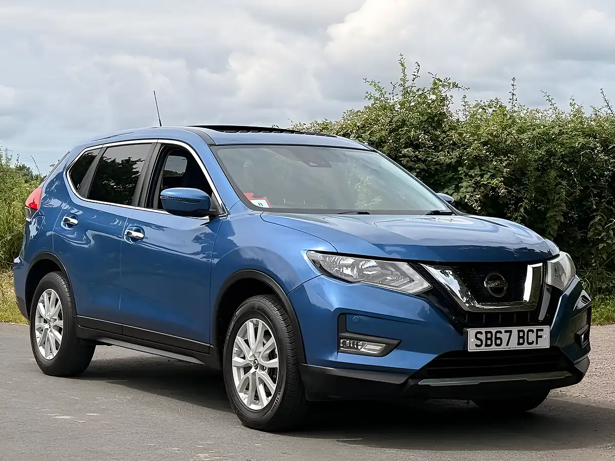 Used 2017 Nissan X-Trail Acenta Sapphire Blue - Front View