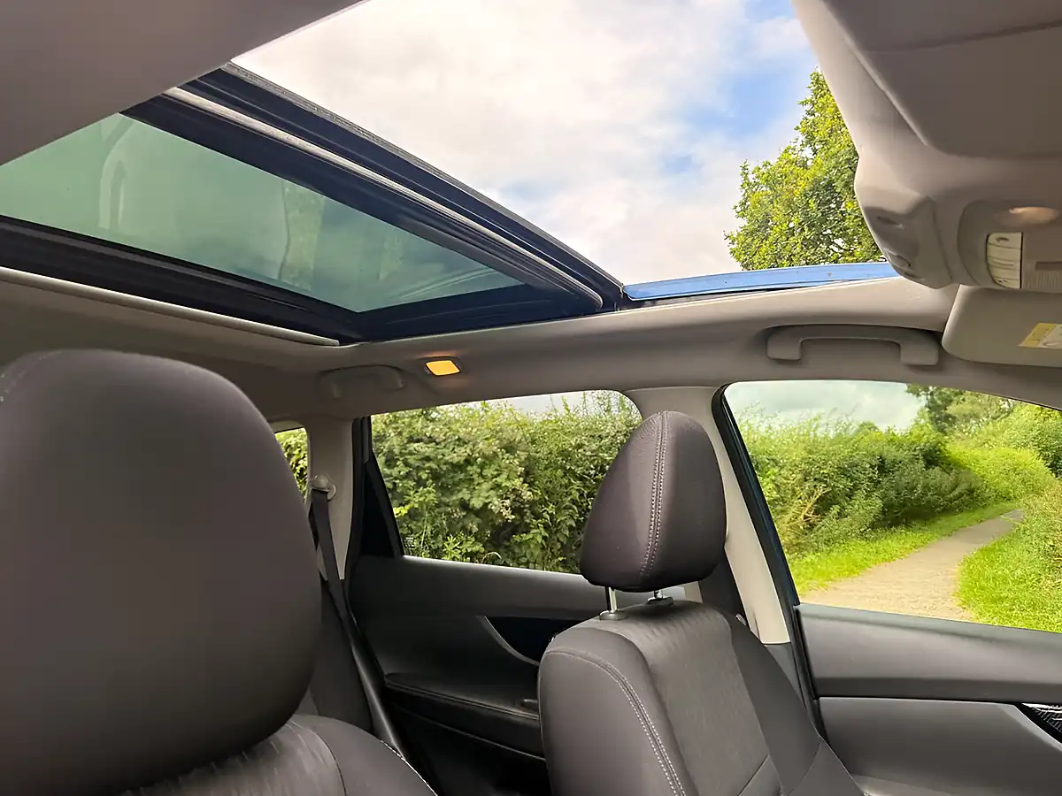 Used 2017 Nissan X-Trail Acenta Sapphire Blue - Interior and Exterior details 10