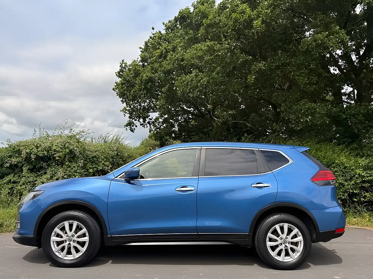 Used 2017 Nissan X-Trail Acenta Sapphire Blue - Interior and Exterior details 4
