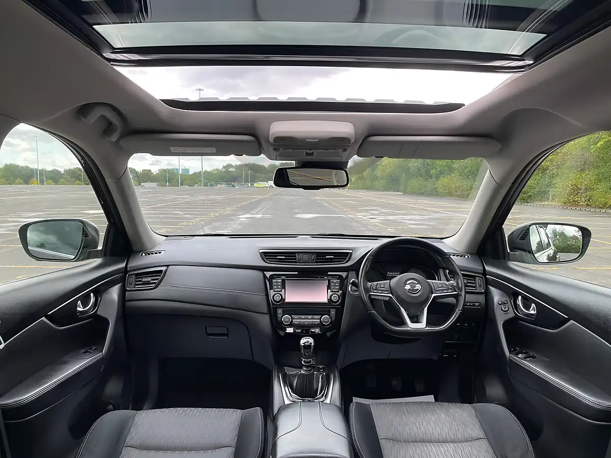Used 2017 Nissan X-Trail N-Connecta Beige - Interior and Exterior details 15