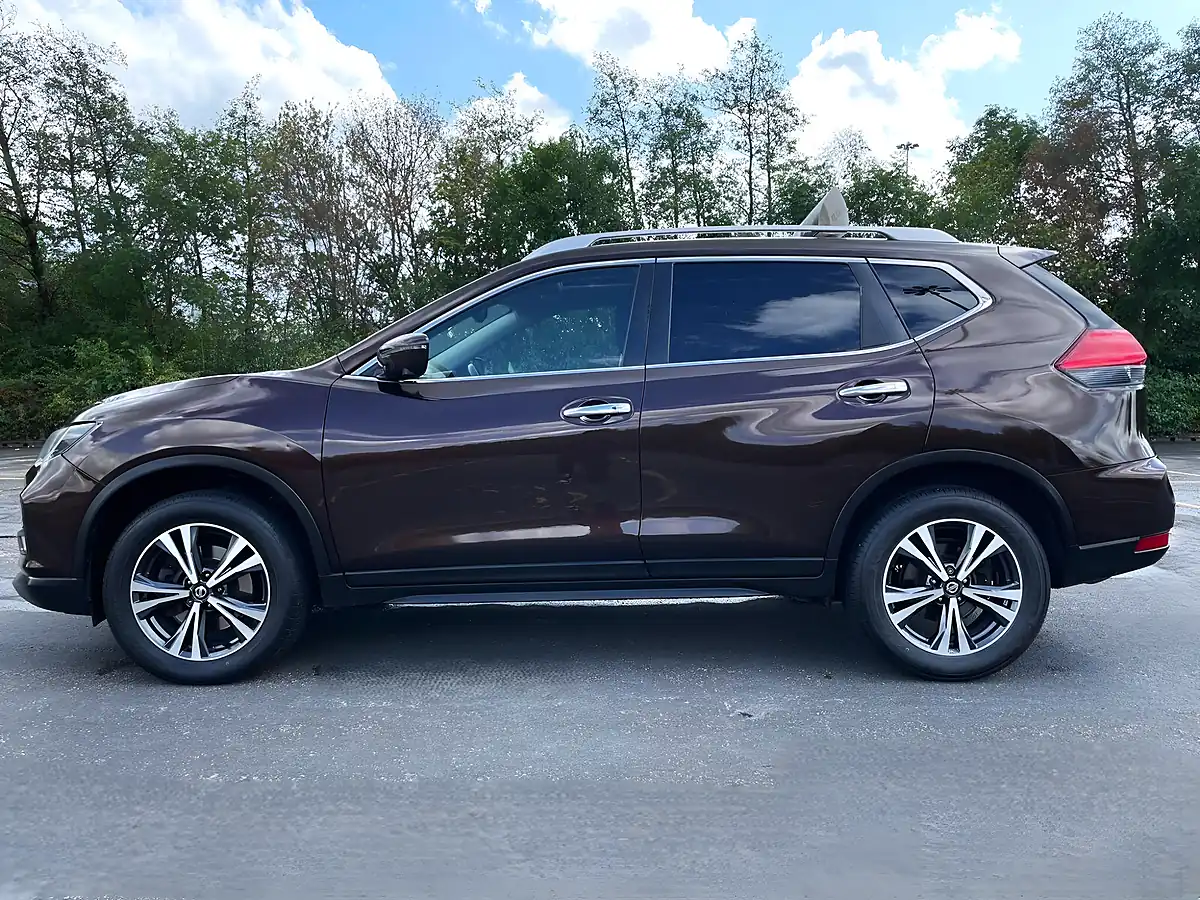 Used 2017 Nissan X-Trail N-Connecta Beige - Interior and Exterior details 5