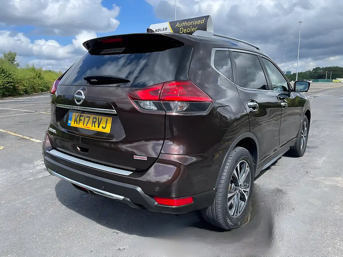 Used 2017 Nissan X-Trail N-Connecta Beige - Interior and Exterior details 8