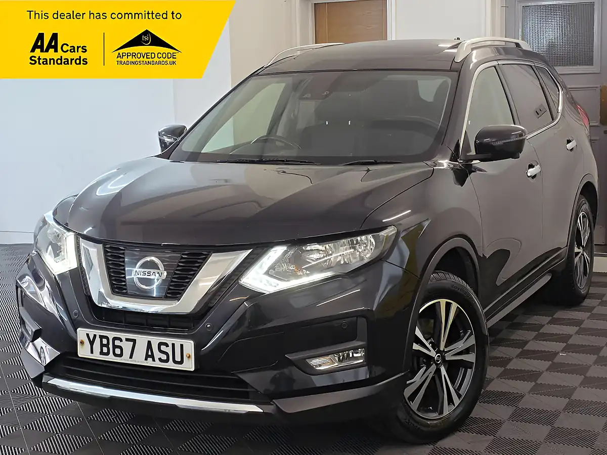 Used 2017 Nissan X-Trail N-Connecta Black - Front View