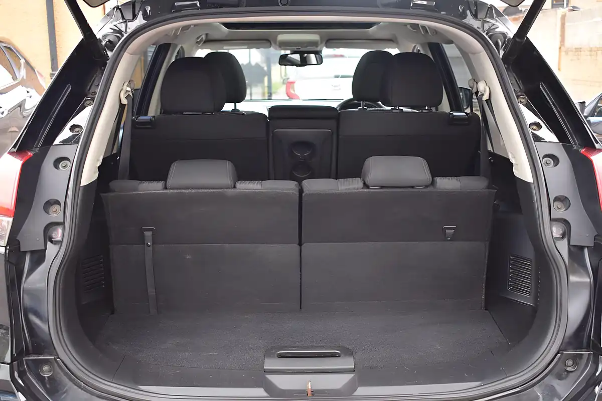 Used 2017 Nissan X-Trail N-Connecta Black - Interior and Exterior details 11
