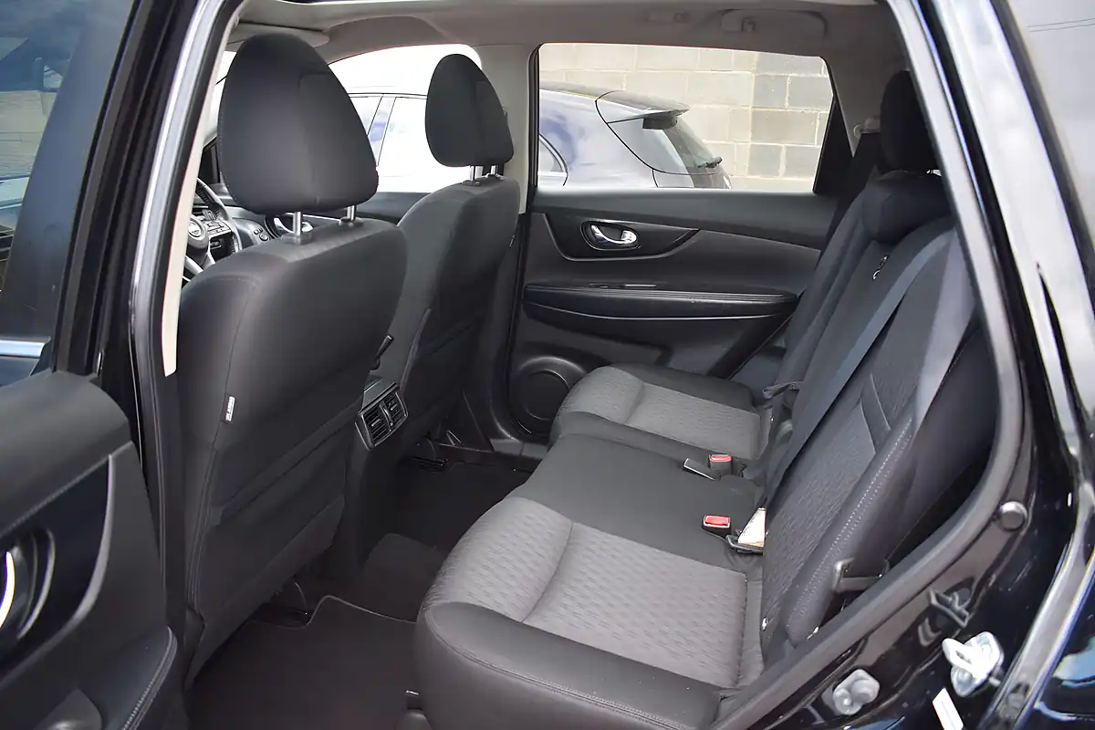 Used 2017 Nissan X-Trail N-Connecta Black - Interior and Exterior details 12
