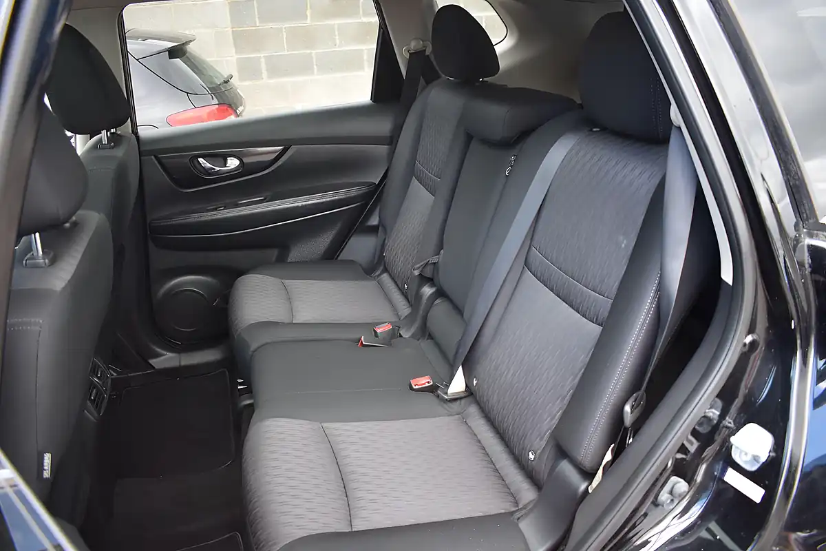 Used 2017 Nissan X-Trail N-Connecta Black - Interior and Exterior details 13