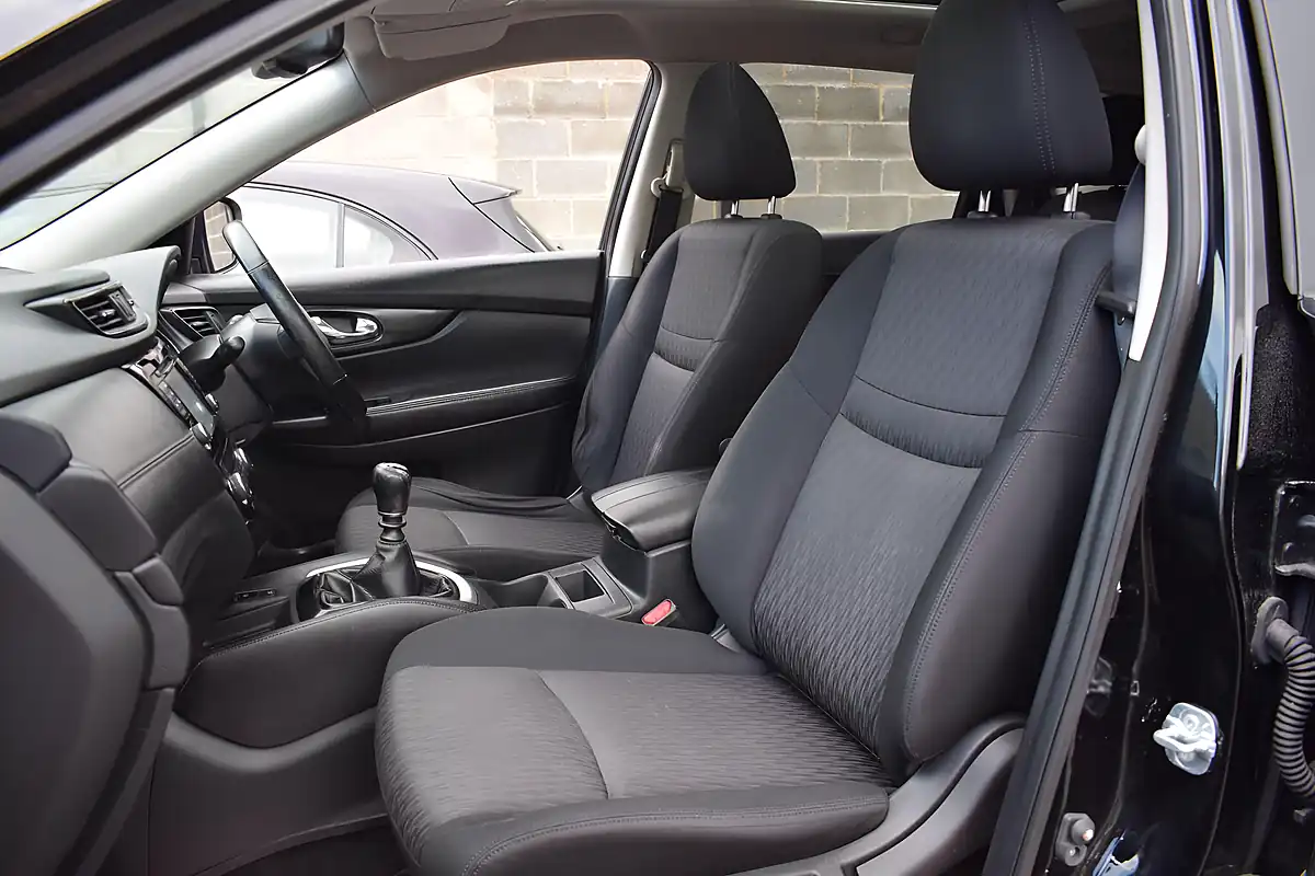 Used 2017 Nissan X-Trail N-Connecta Black - Interior and Exterior details 15