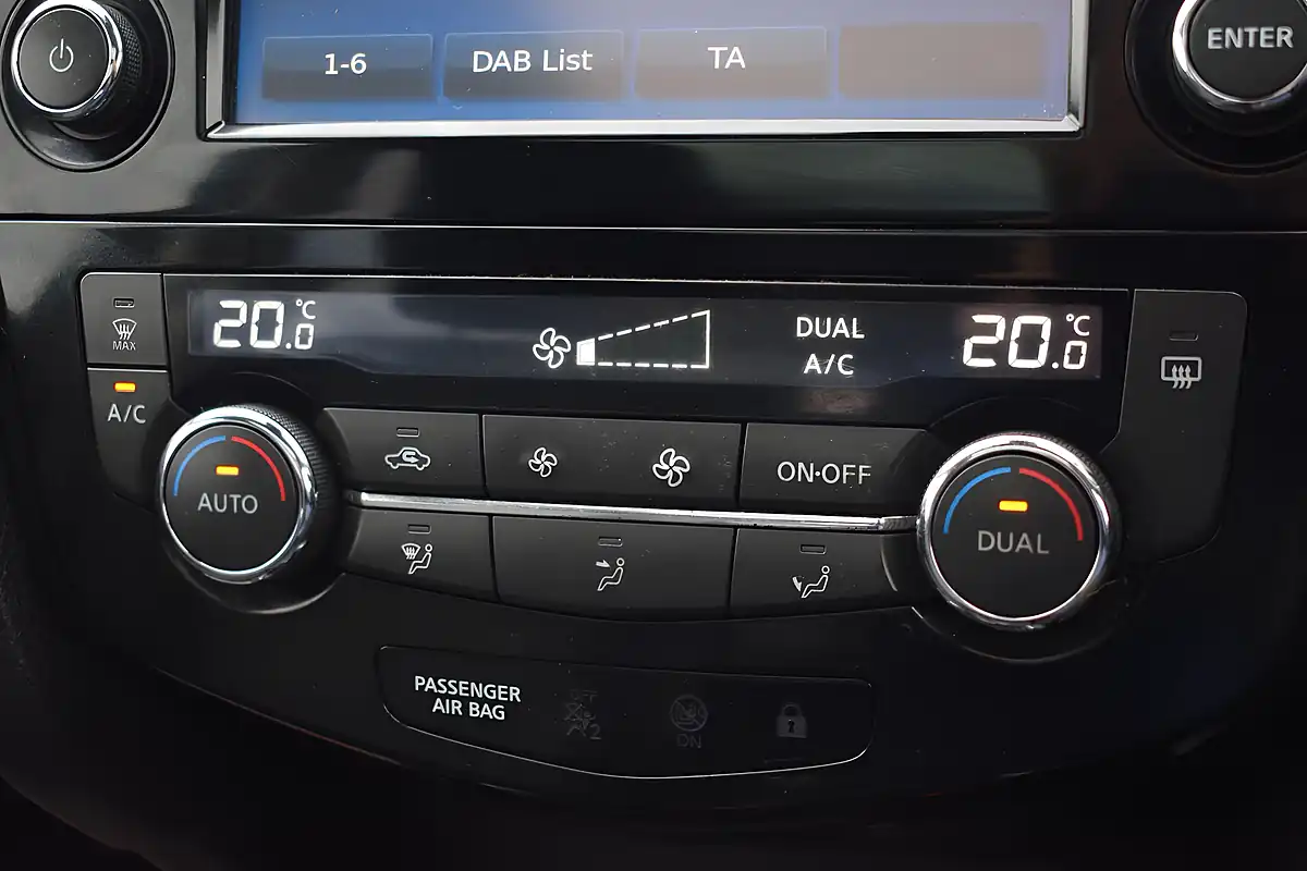 Used 2017 Nissan X-Trail N-Connecta Black - Interior and Exterior details 19