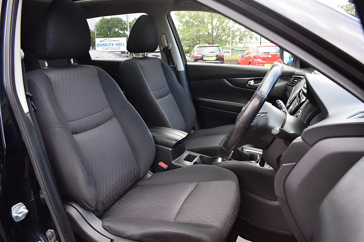 Used 2017 Nissan X-Trail N-Connecta Black - Interior and Exterior details 8