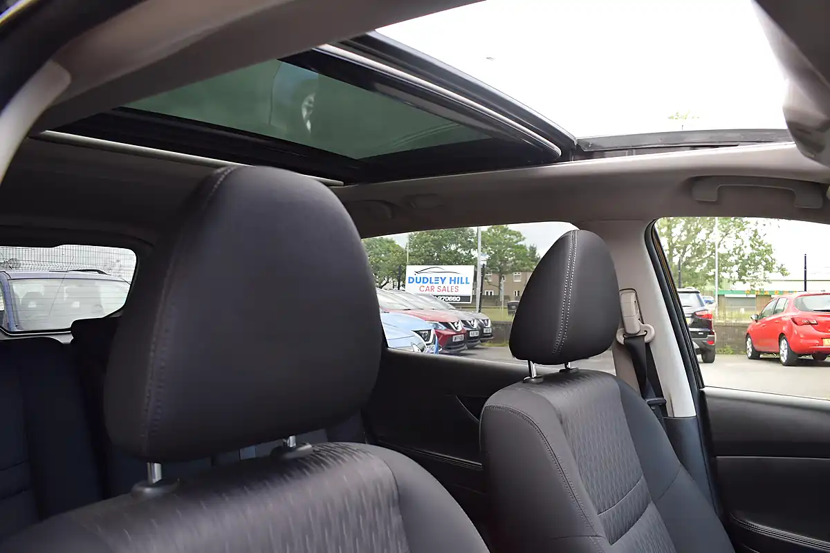 Used 2017 Nissan X-Trail N-Connecta Black - Interior and Exterior details 9