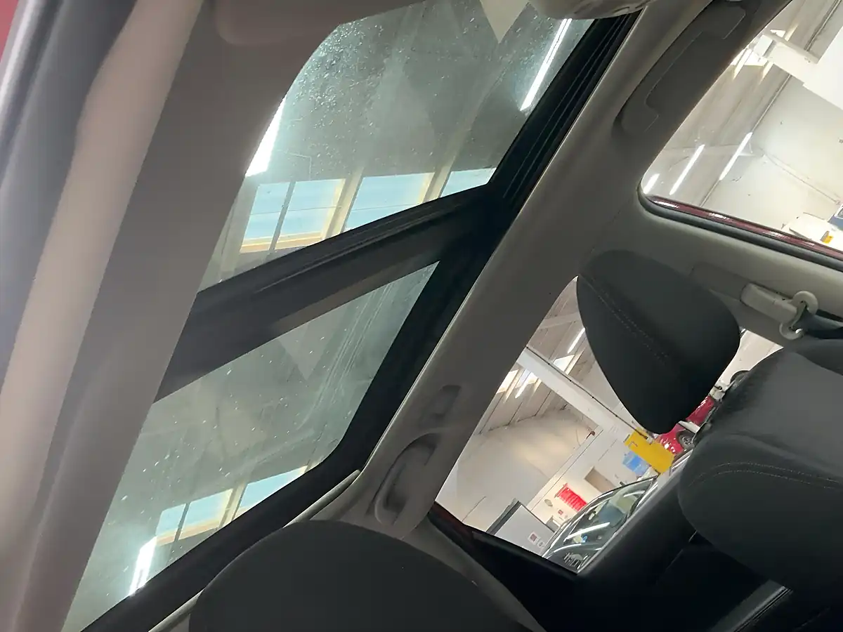 Used 2017 Nissan X-Trail N-Connecta Red - Interior and Exterior details 12