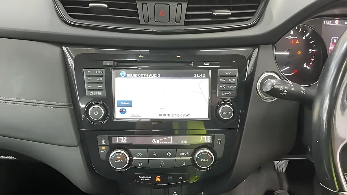 Used 2017 Nissan X-Trail N-Connecta Red - Interior and Exterior details 13