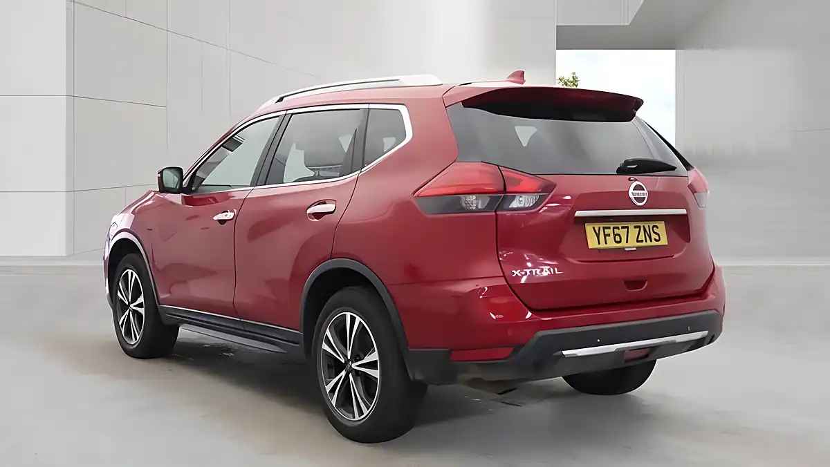 Used 2017 Nissan X-Trail N-Connecta Red - Interior and Exterior details 4