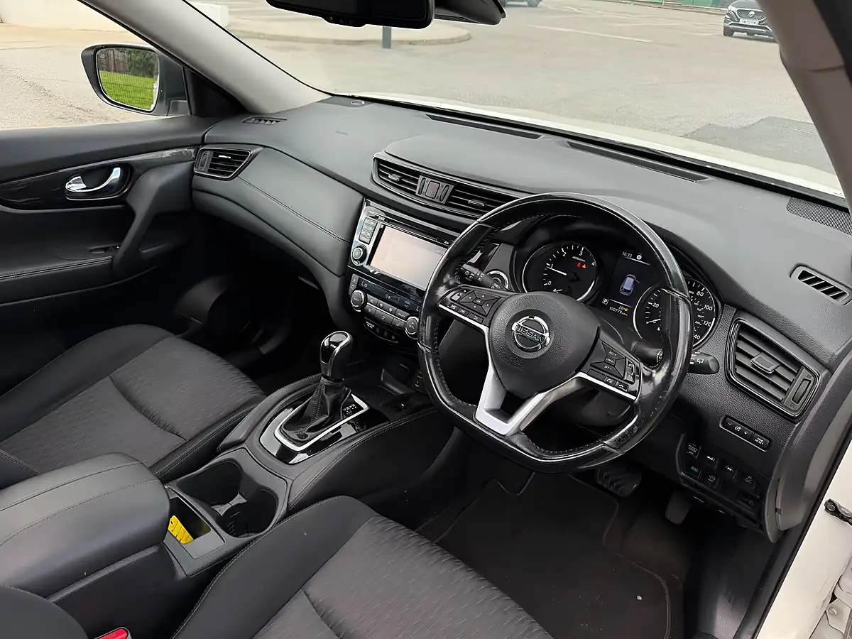 Used 2017 Nissan X-Trail N-Connecta Se White - Interior and Exterior details 11