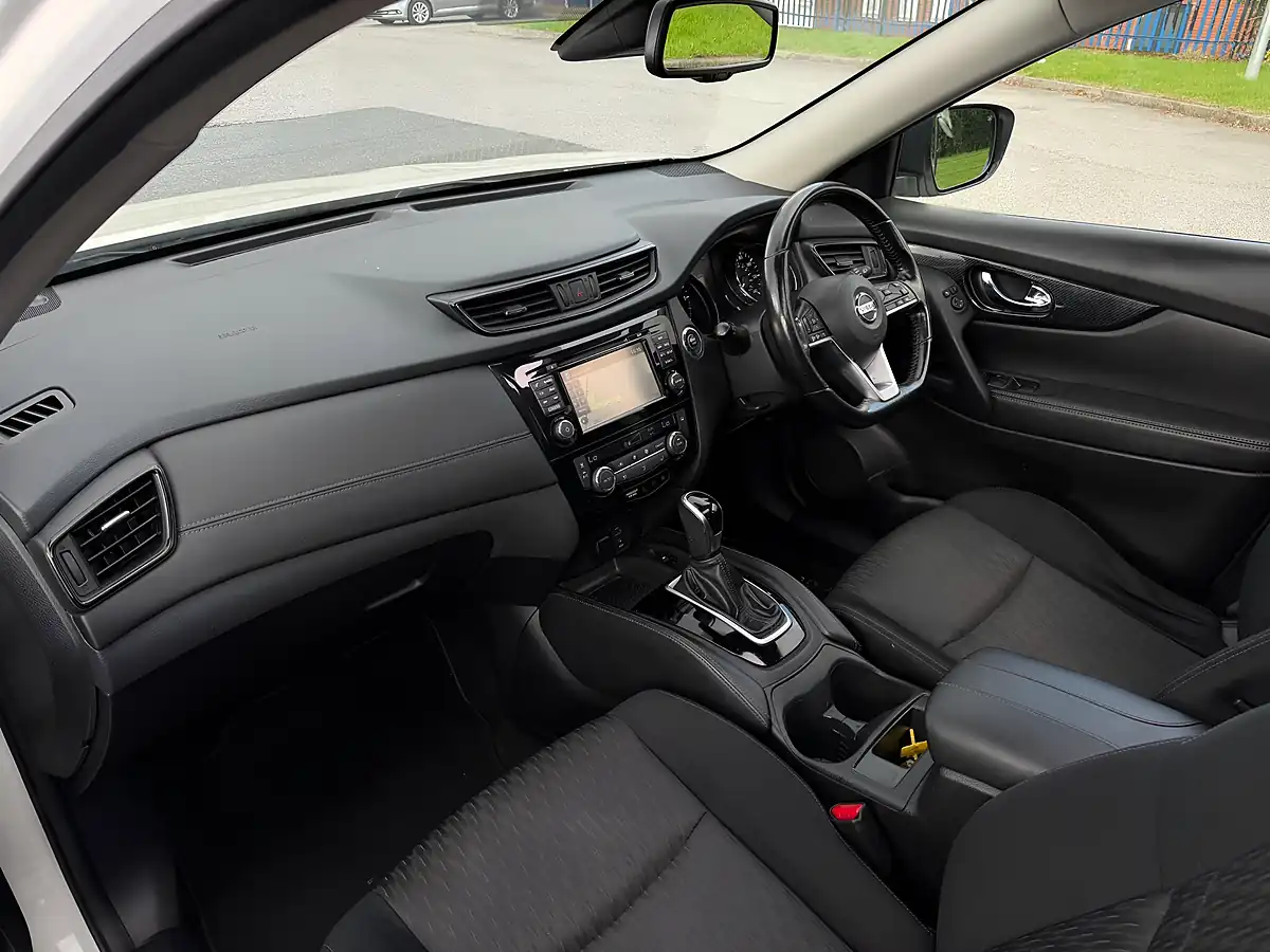 Used 2017 Nissan X-Trail N-Connecta Se White - Interior and Exterior details 12