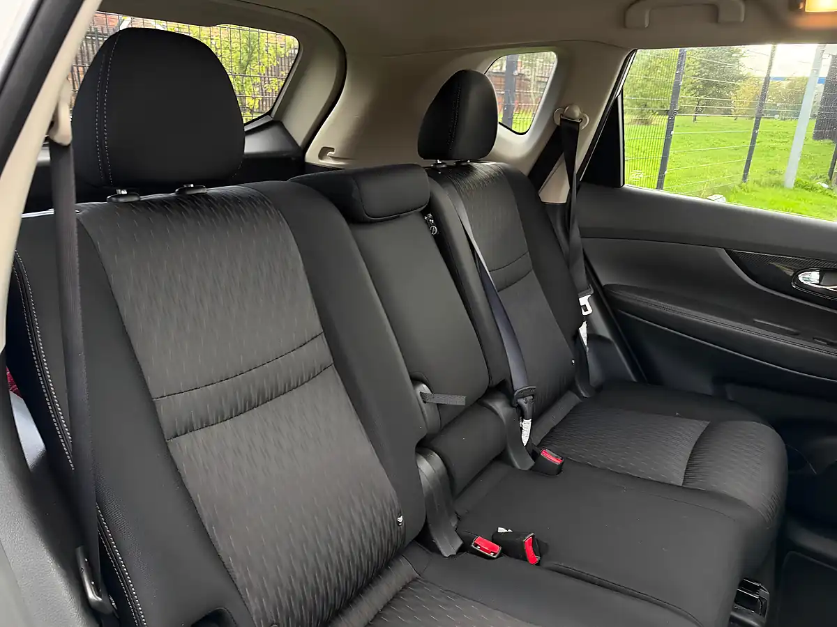 Used 2017 Nissan X-Trail N-Connecta Se White - Interior and Exterior details 13