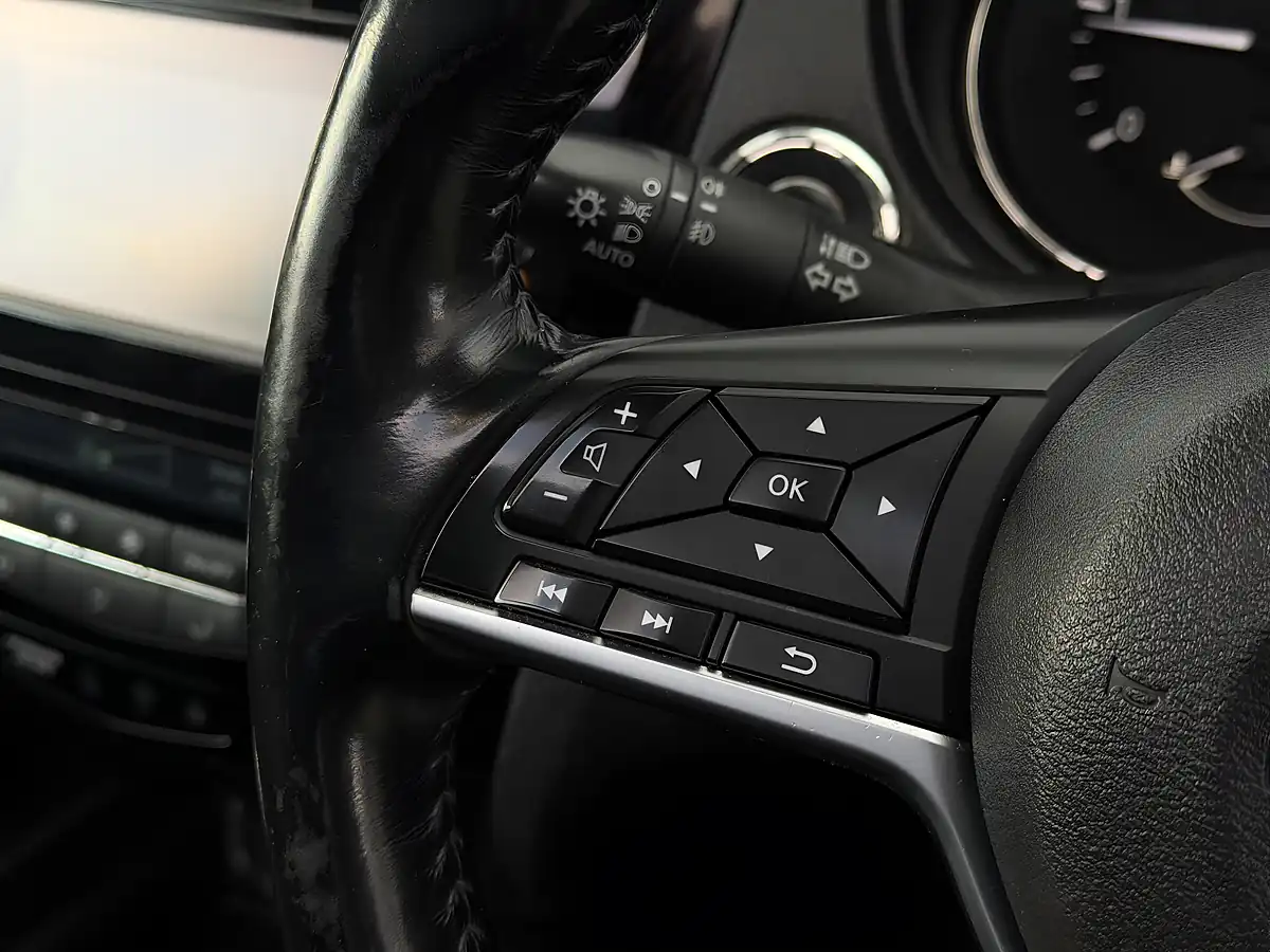 Used 2017 Nissan X-Trail N-Connecta Se White - Interior and Exterior details 15