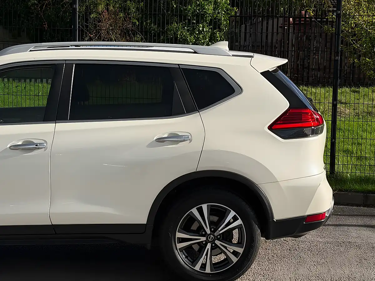 Used 2017 Nissan X-Trail N-Connecta Se White - Interior and Exterior details 16