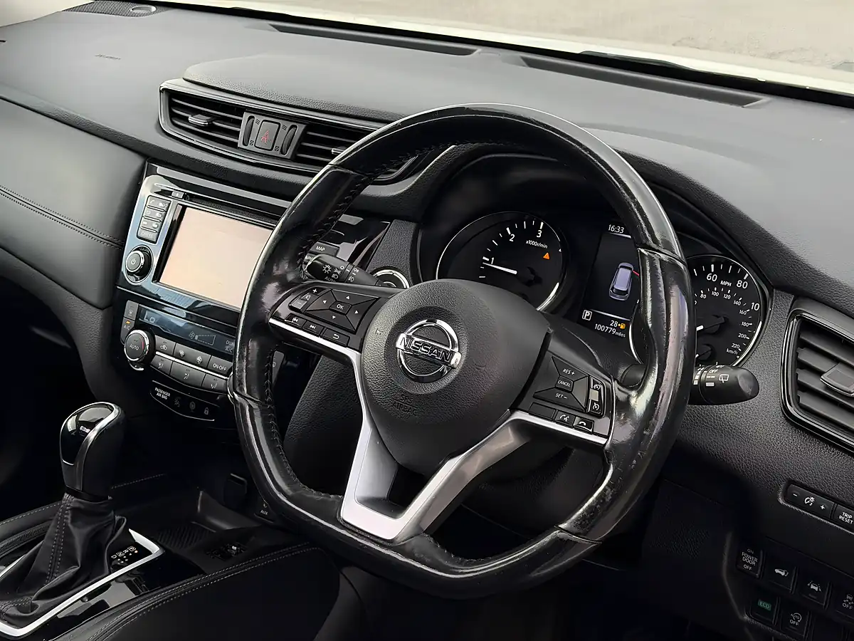 Used 2017 Nissan X-Trail N-Connecta Se White - Interior and Exterior details 18