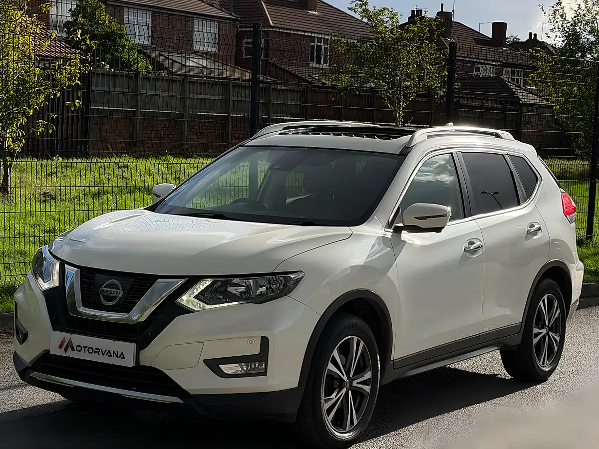 Used 2017 Nissan X-Trail N-Connecta Se White - Interior and Exterior details 8