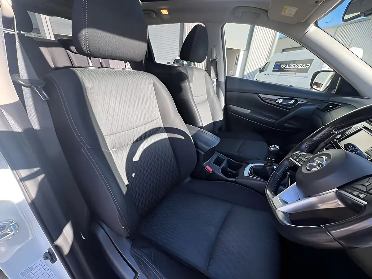 Used 2017 Nissan X-Trail N-Connecta Storm White - Interior and Exterior details 9