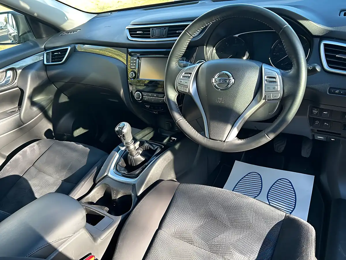 Used 2017 Nissan X-Trail N-Tec Green - Interior and Exterior details 3
