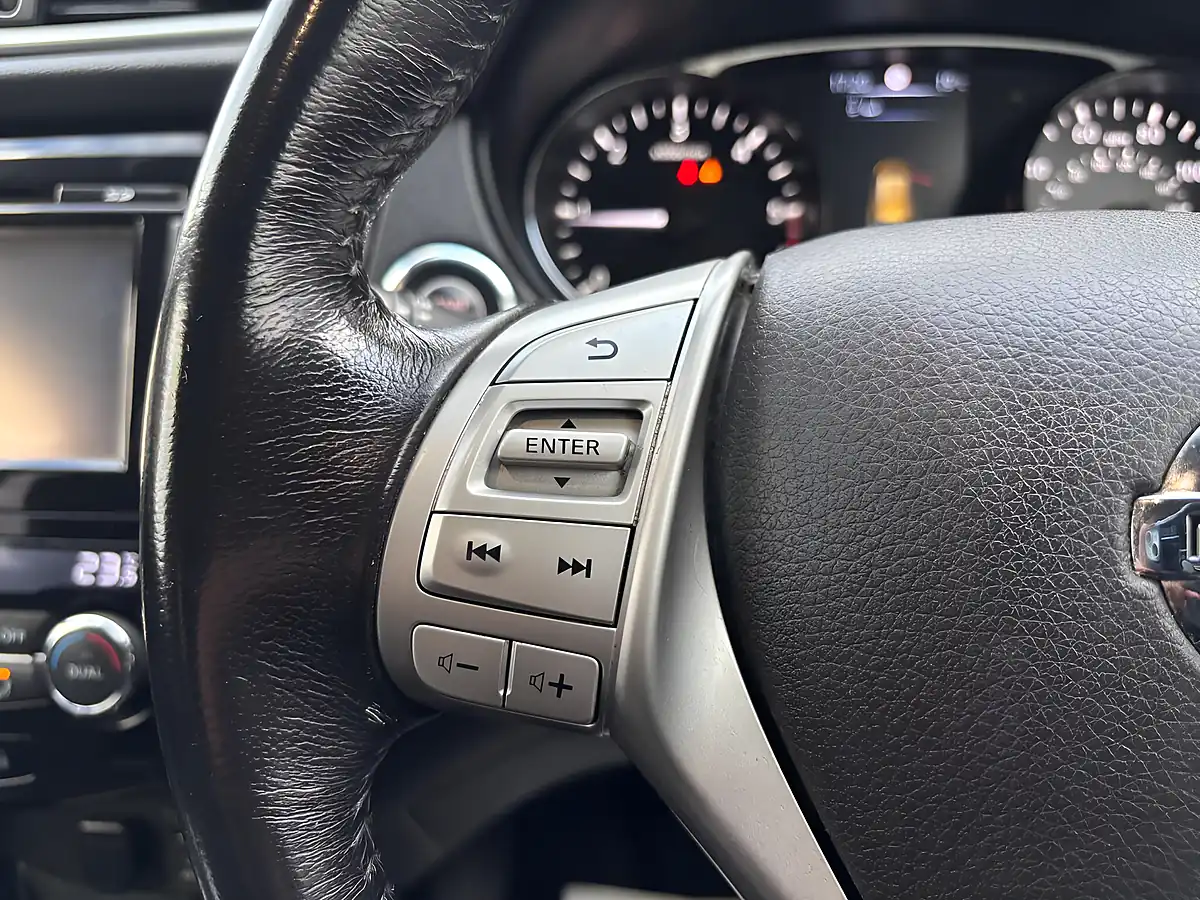 Used 2017 Nissan X-Trail N-Vision 4WD Black - Interior and Exterior details 11