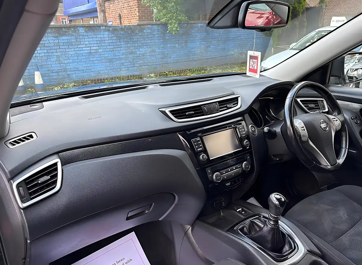 Used 2017 Nissan X-Trail N-Vision 4WD Black - Interior and Exterior details 12