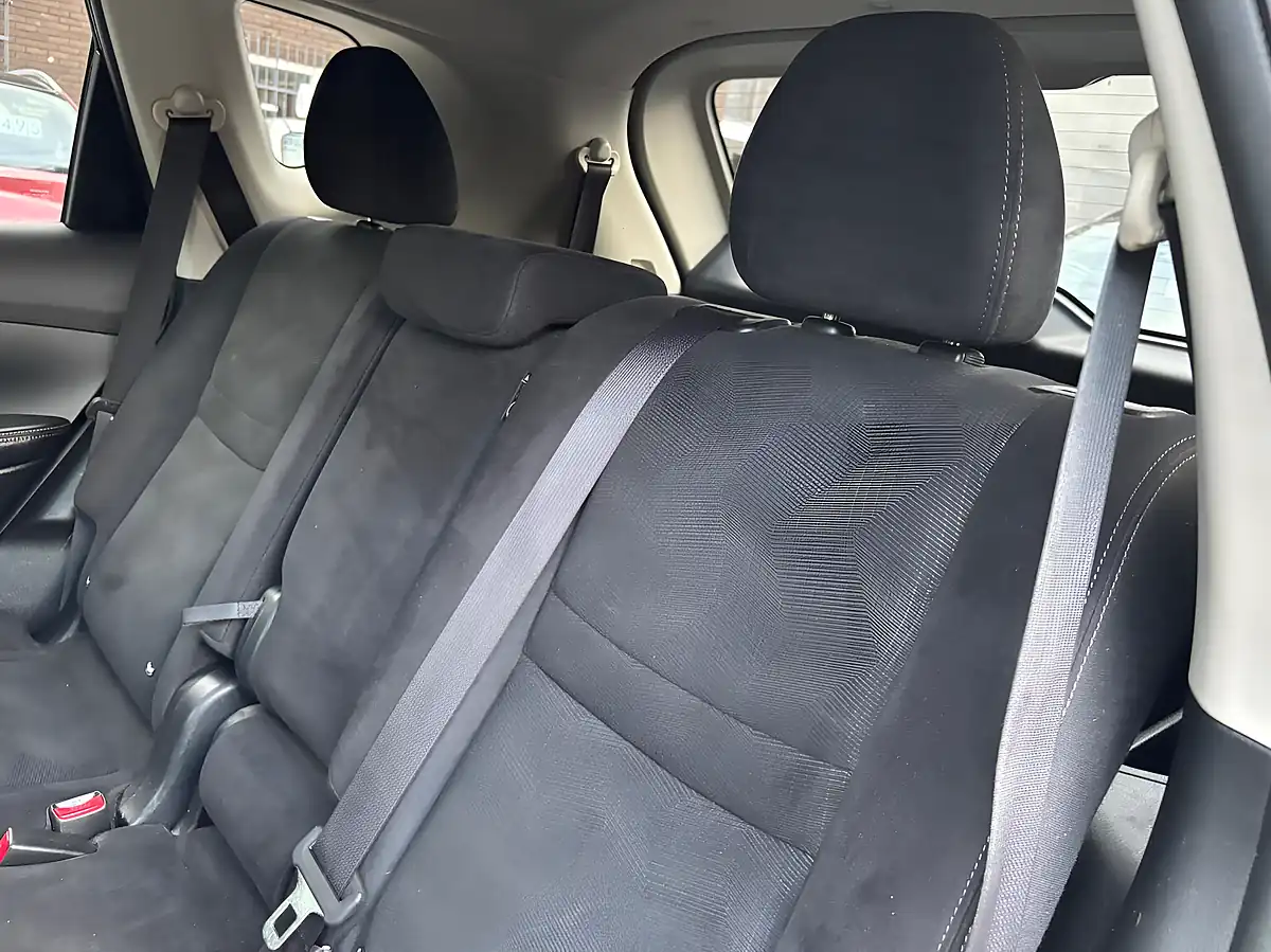 Used 2017 Nissan X-Trail N-Vision 4WD Black - Interior and Exterior details 13